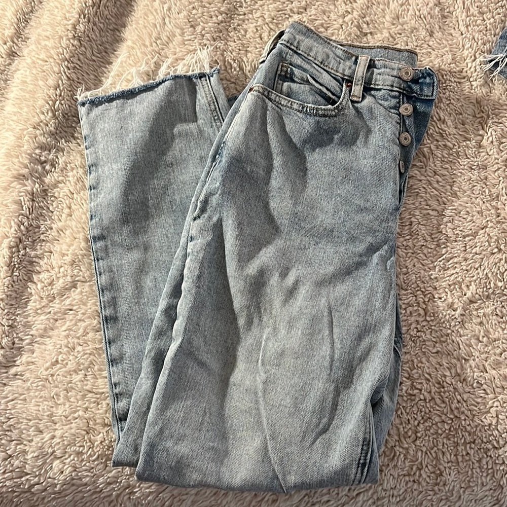 Women’s size 4 curvy sky hi straight jeans